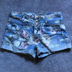 Tinseltown floral jean shorts, size 6